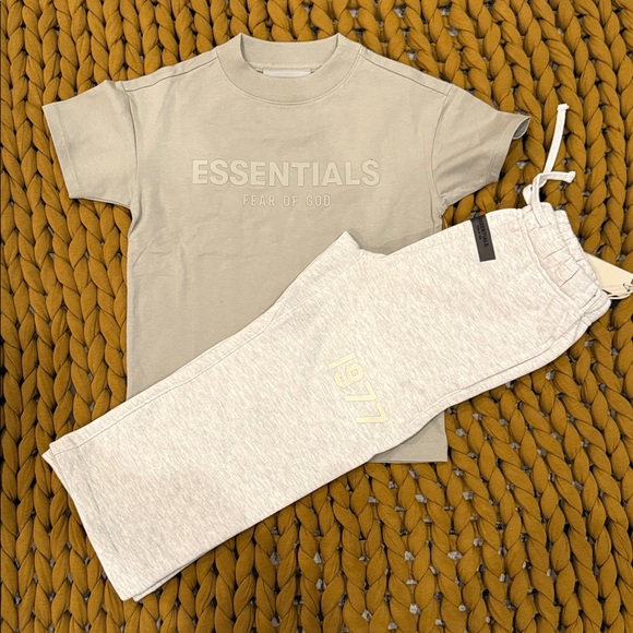 Essentials Light Gray Set - Picture 5 of 9